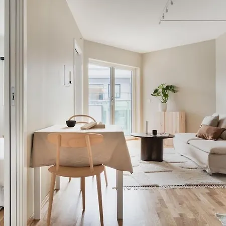 Central City Apartment דירה